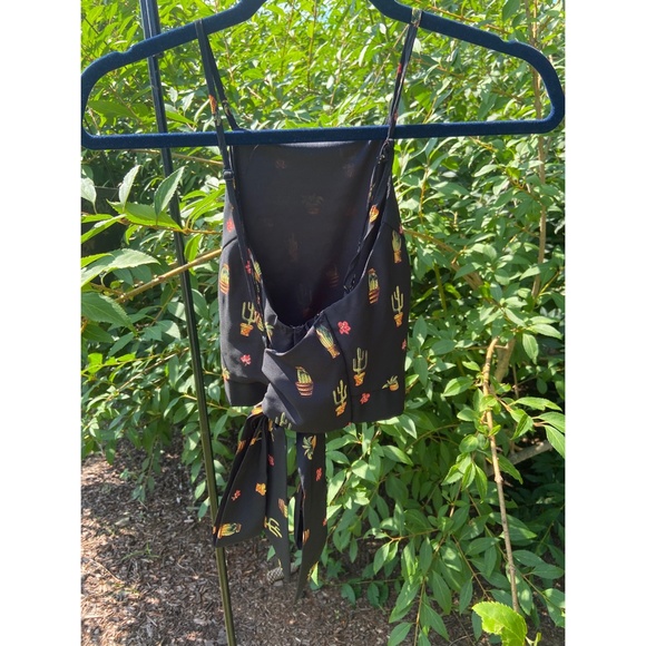 Succulents Tie-in-Back Crop Top - Picture 8 of 10